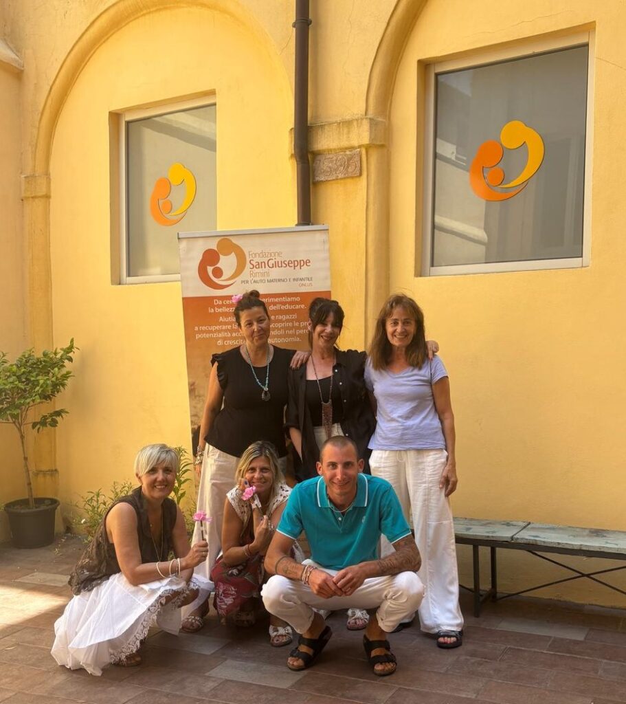 Volontaria Teresa insieme ai colleghi